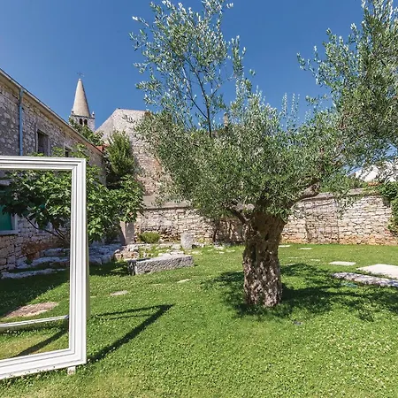 2 Bedroom Gorgeous In *